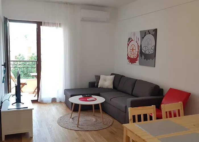 Cozy Budva Apartment In City Center With Mountain Views