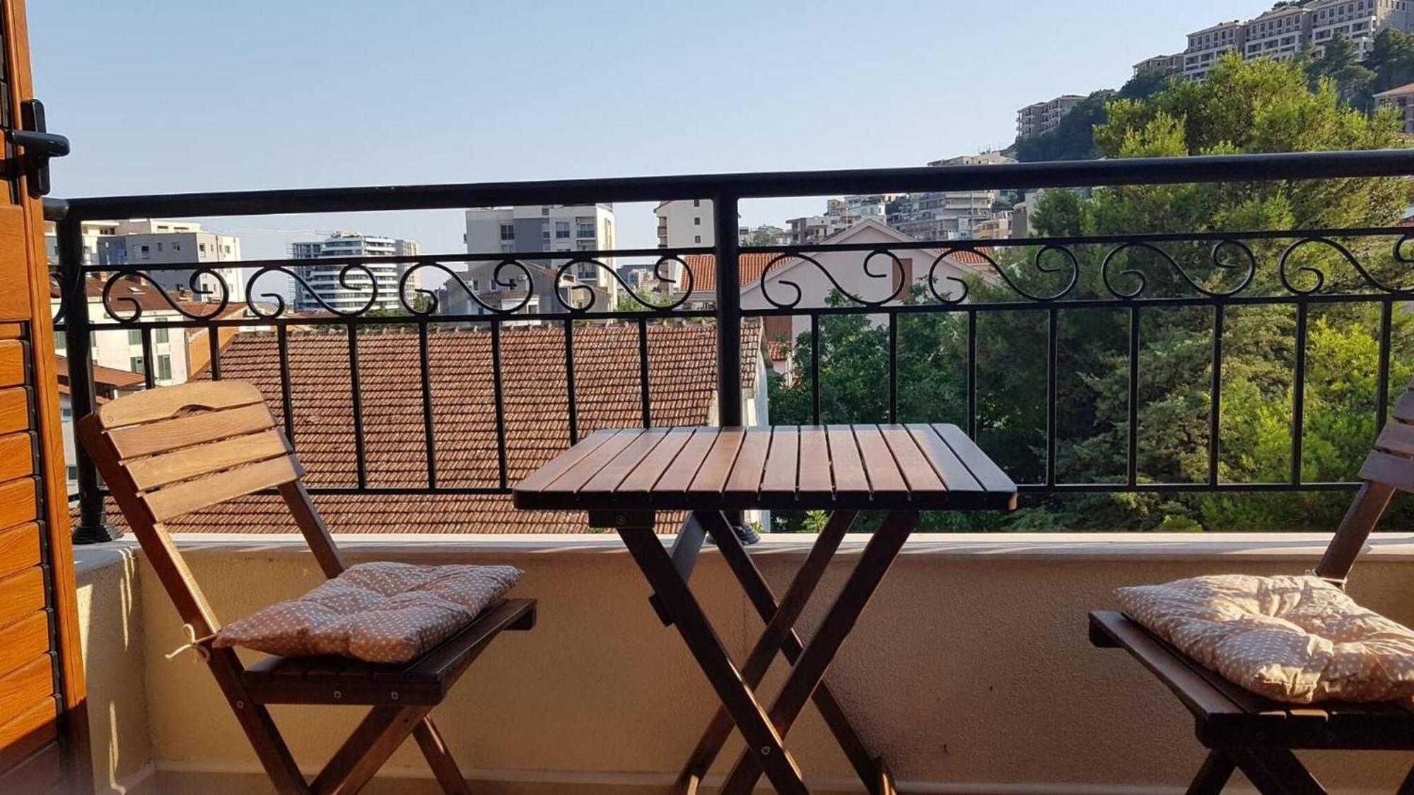 Cozy In Center With Mountain Views Budva