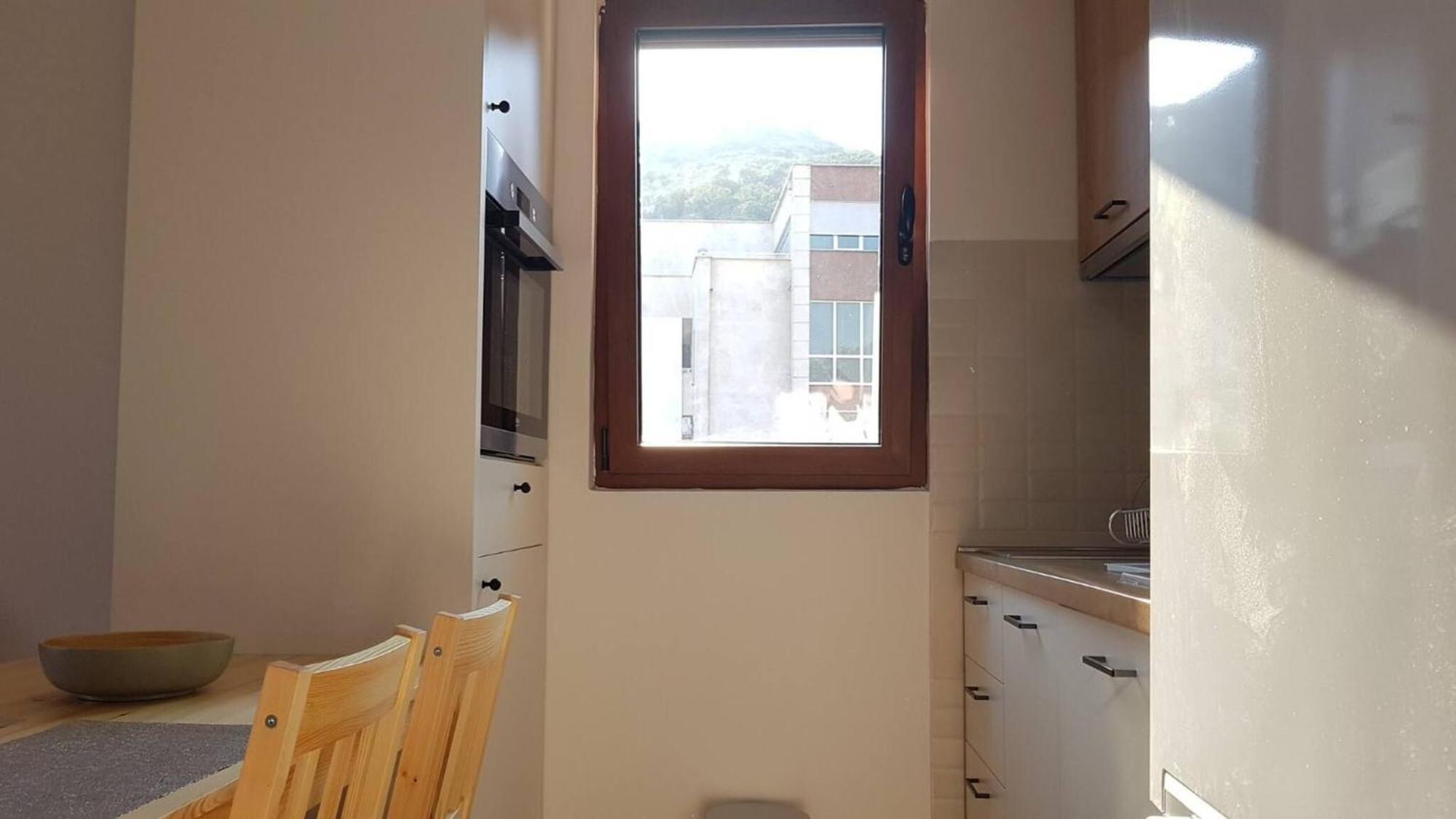 Apartment Cozy In Center With Mountain Views Budva